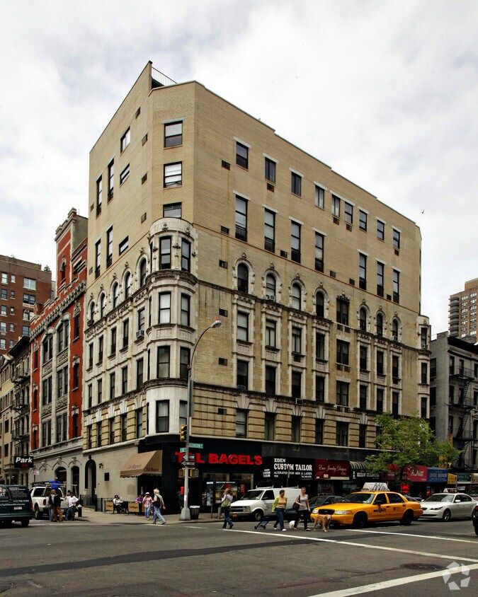 Primary Photo - 131 E 83rd St
