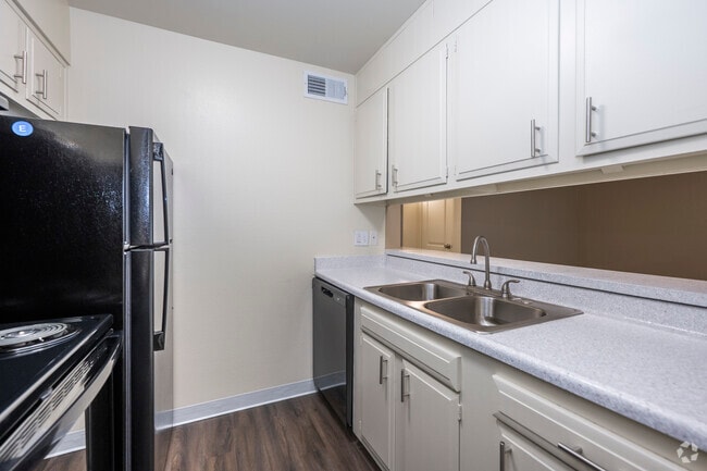 1 habitación, 1 baño - 640 pies cuadrados - Cocina - North Park Apartments