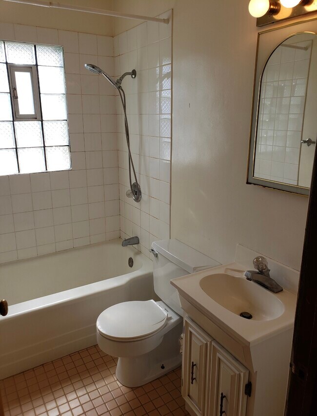 Bathroom with shower/tub, sink, and toliet - 713 John St