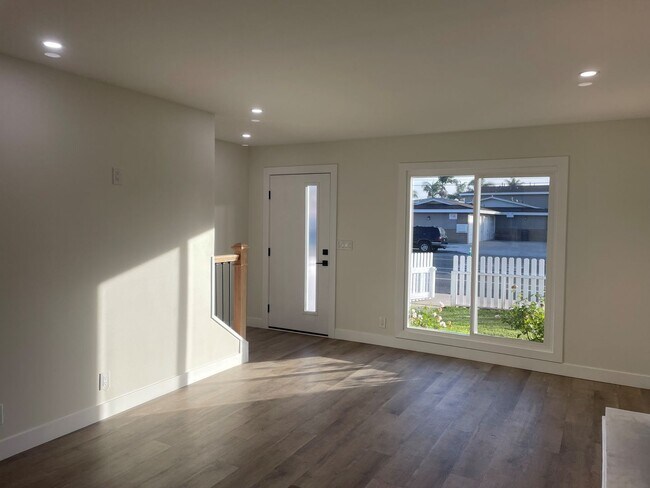 Building Photo - Newly renovated 2-bedroom 1.5-bathroom 2 s...