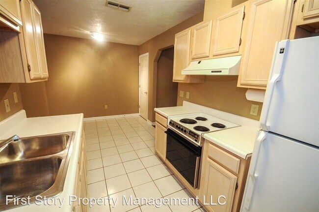 Building Photo - 2 br, 2 bath House - 134 South Whetherbine...