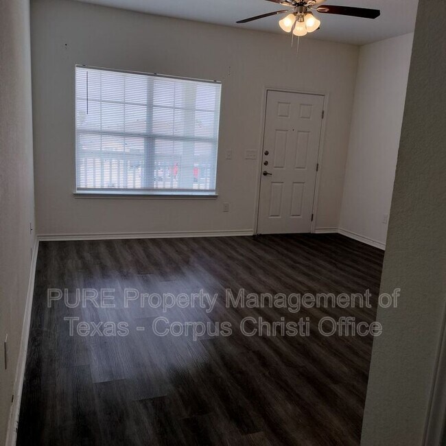 Foto del edificio - 15560 Palmira Ave
