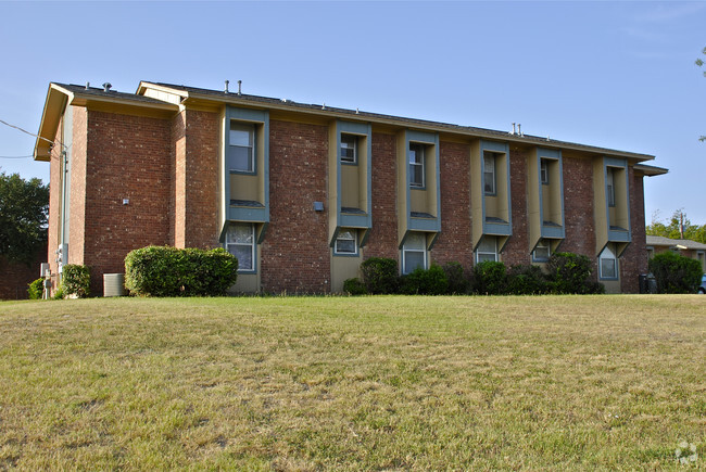 Building Photo - Granbury Heights Apartments