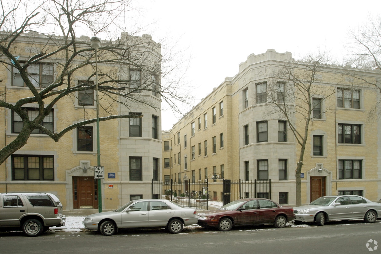 Building - 427-433 W Belden Ave