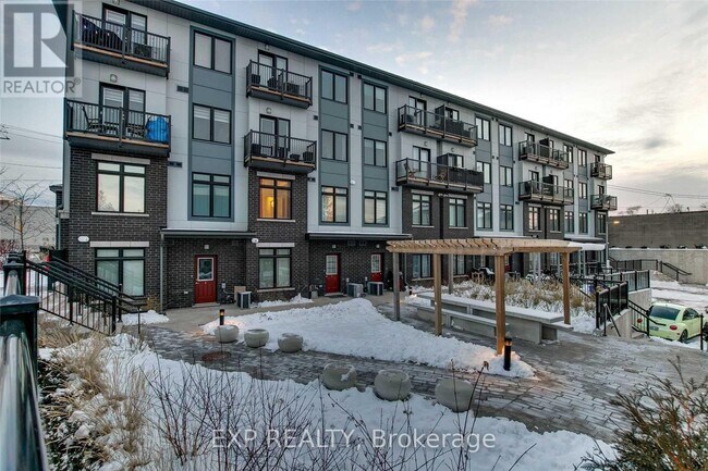 Photo du bâtiment - 630 Rogers Rd