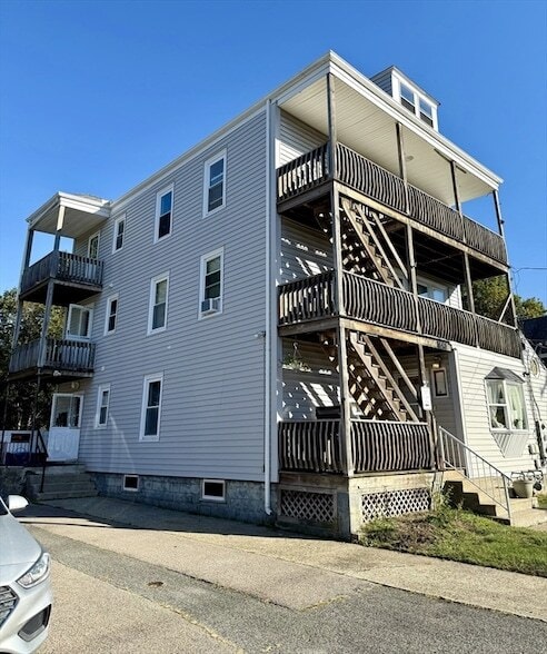 Foto principal - 643 Rathbun St