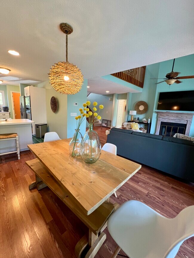 Foto del edificio - 704 Loran Pointe Cir