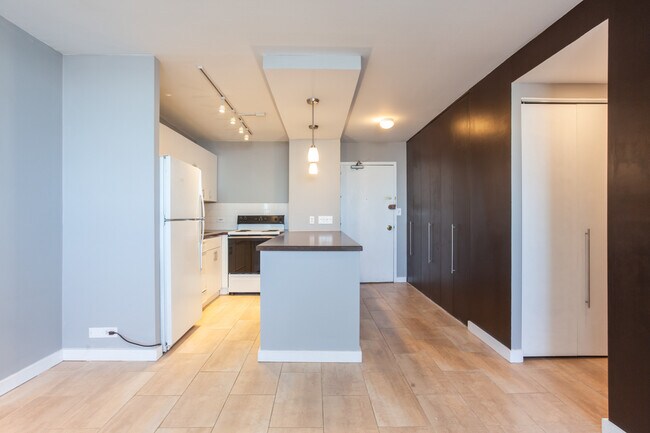 Foto del edificio - 1455 N Sandburg Terrace
