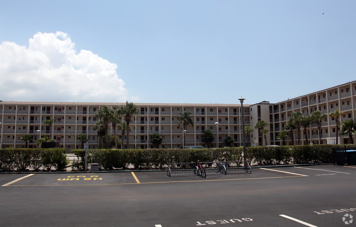 Building Photo - 3800 Lake Bayshore Dr