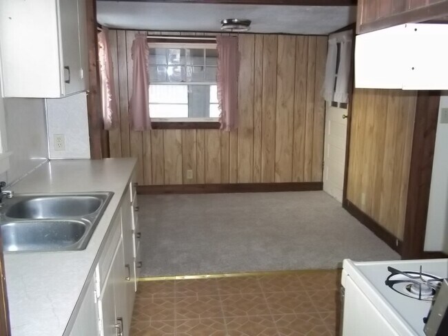 Foto del edificio - Milford Home with Fenced Yard & Garage!