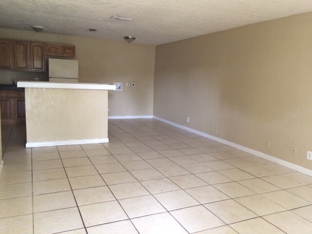 Foto del edificio - Large 2-1 apartment with central air