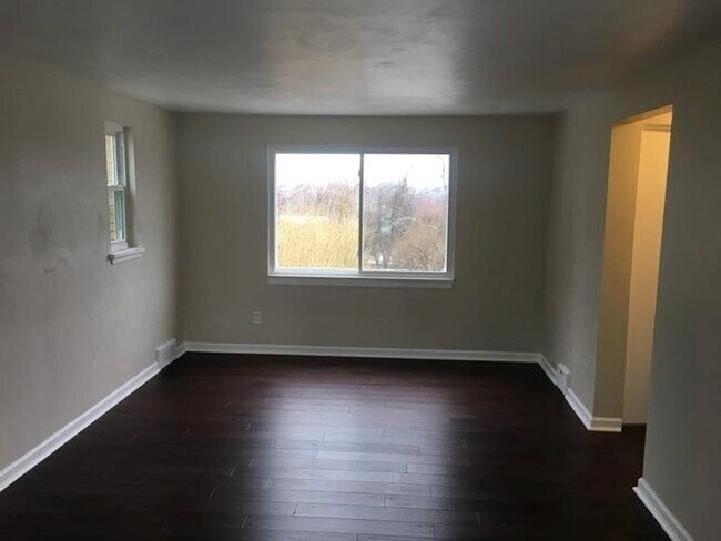 Foto del edificio - Spacious 3-Bedroom Home in Monroeville – Near Pittsburgh