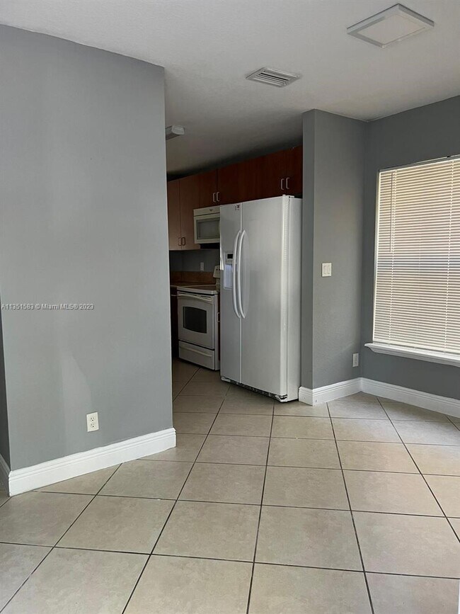 Foto del edificio - 10018 SW 24th St
