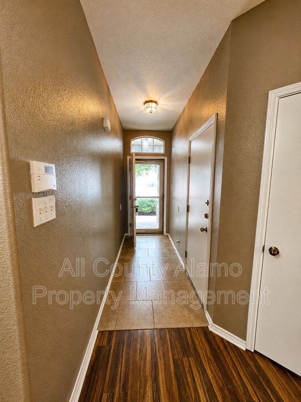 Building Photo - 9006 Pinseeker