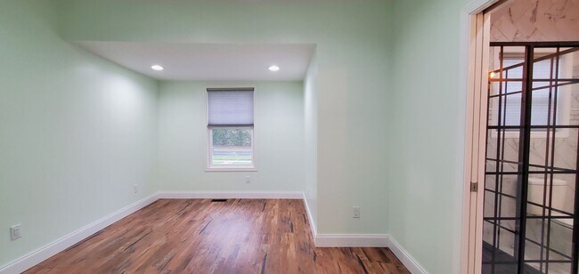 Foto del edificio - 4-bedroom 3-bathroom home minutes to Downt...