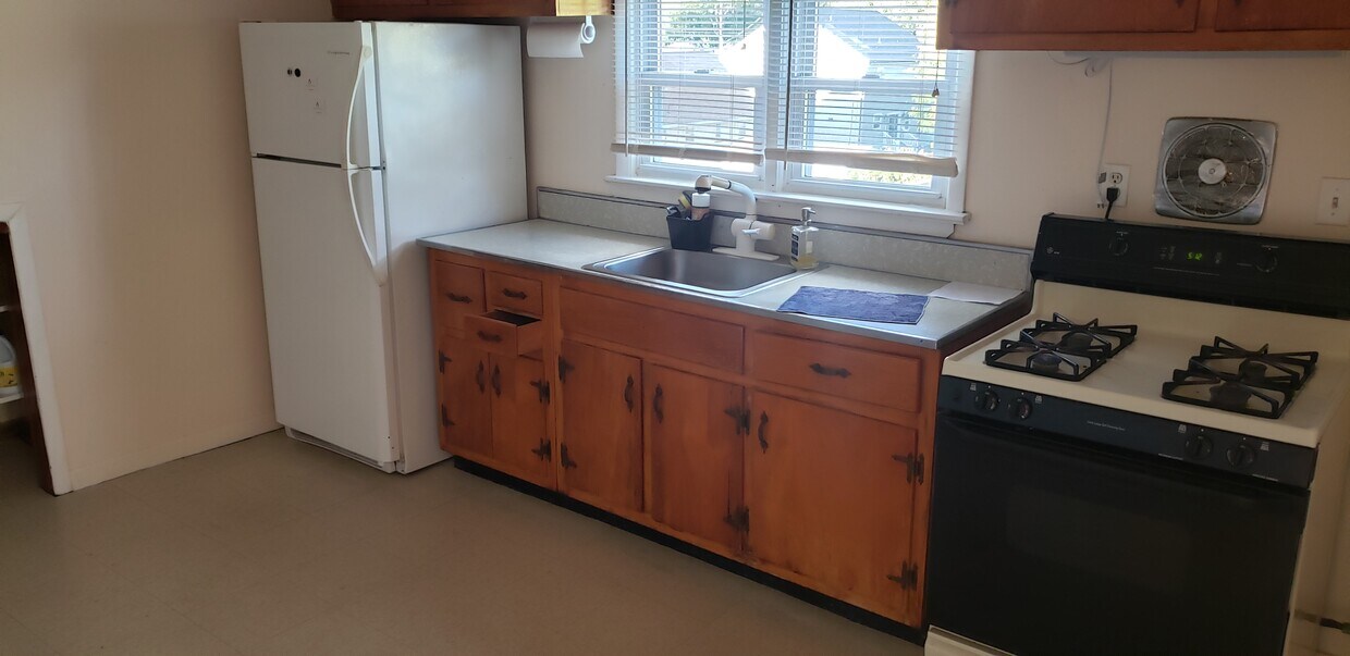 Eat in kitchen. Refrigerator and Cooking Oven - 66 Cherry St