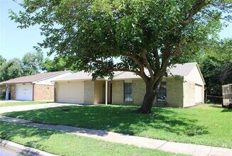 Building Photo - 7323 Ashcrest Ln