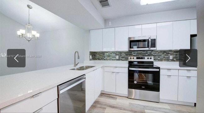 Foto del edificio - 18840 NW 57th Ave