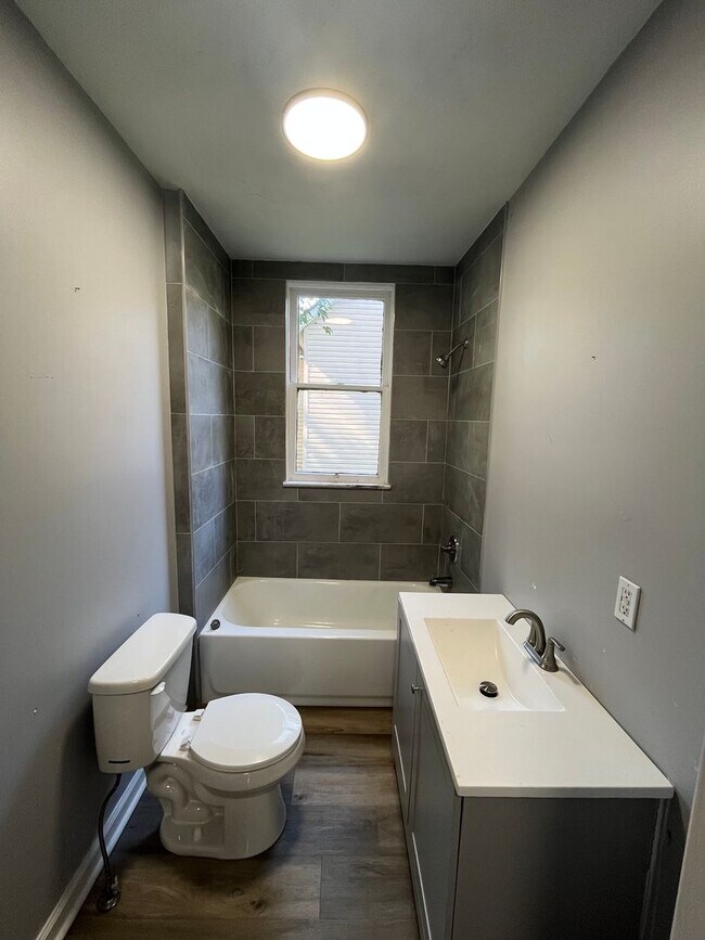 Foto del edificio - 109 5th Ave NW