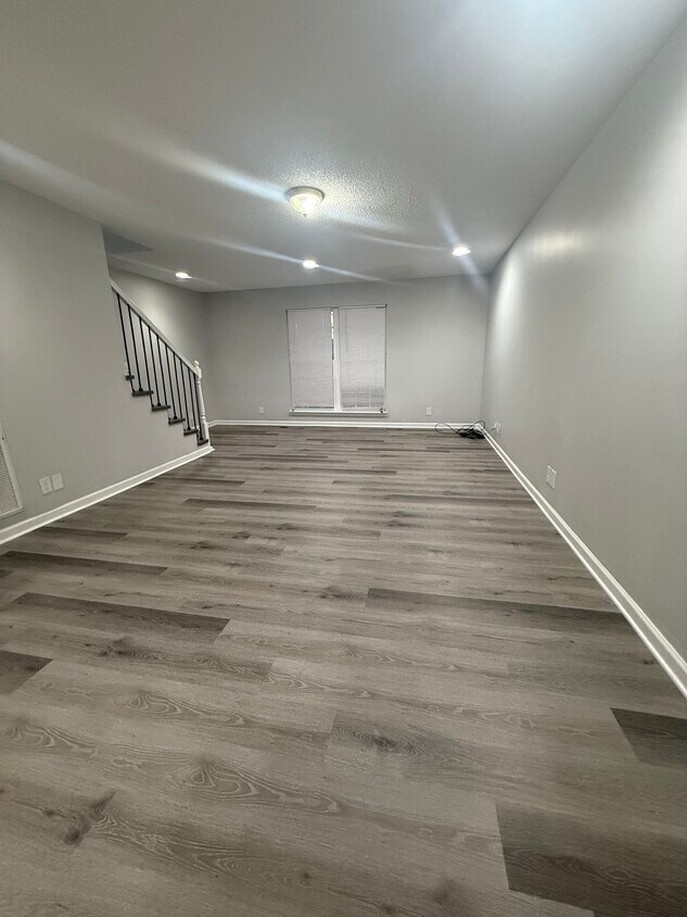 Foto principal - 3158 16th Ave