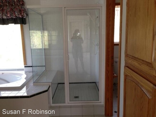 Foto del edificio - 4 br, 3 bath House - 7008 Langley Cyn Road