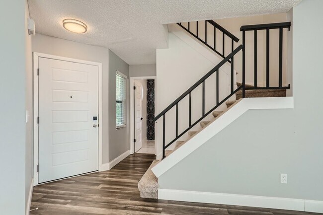Building Photo - 587 Portland Cir