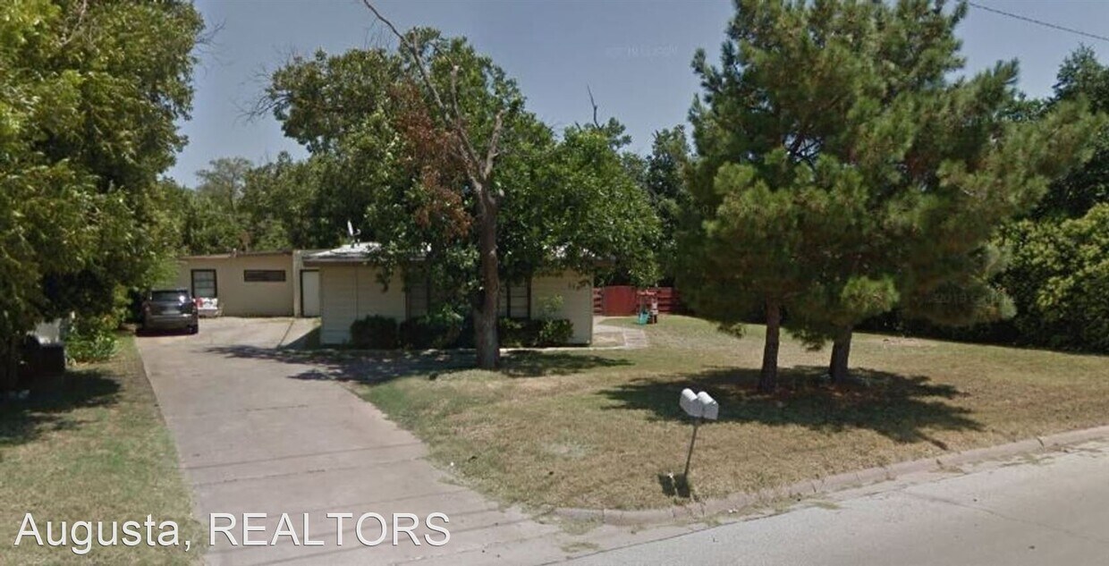 Primary Photo - 4 br, 2 bath House - 758 EN 10th St