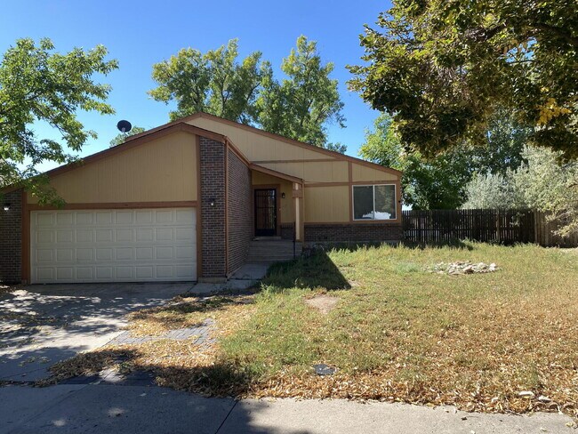 Building Photo - "Charming 3-Bed Oasis with 2 Full Baths in the Heart of Aurora!"