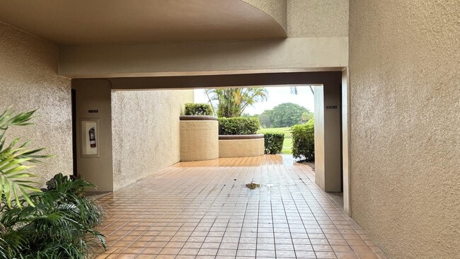 Building Photo - 4657 Fountains Dr S