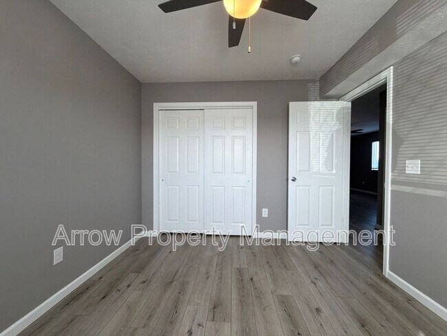 Foto del edificio - 2140 J St