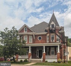 Building Photo - 233 E Pitt St