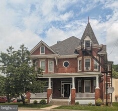 Building Photo - 233 E Pitt St