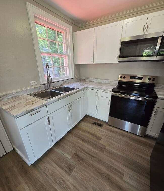 Foto del edificio - 817 Lockwood Ave