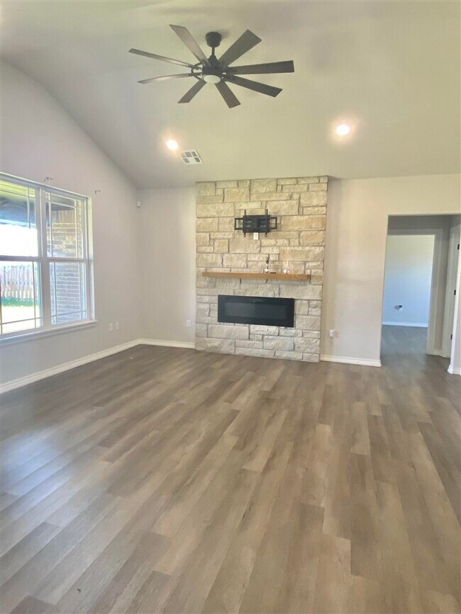 Foto del edificio - 210 Meadowlark Ln