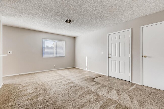 Foto del edificio - Stunning 2 Bedroom 2 Bath 2nd story condo