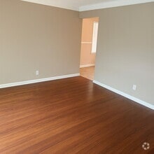 Building Photo - 531 Ames Pl