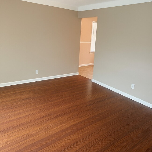 Building Photo - 531 Ames Pl