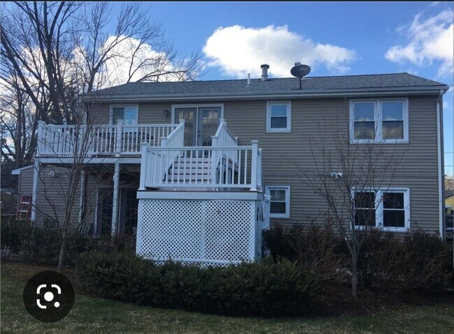 Building Photo - 1470 Cranston St