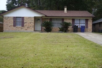 Building Photo - 9005 Cedar Hill Ln