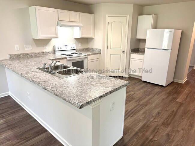 Foto del edificio - 4104 Devonwood Ct