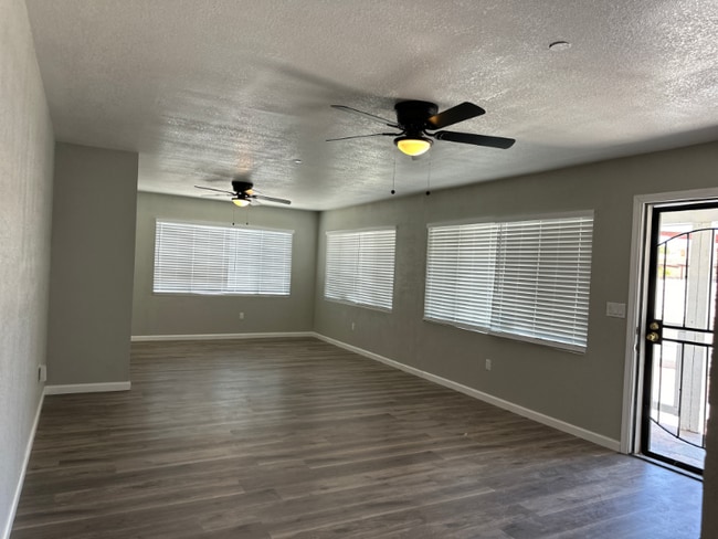 Building Photo - 211 W Buena Vista St