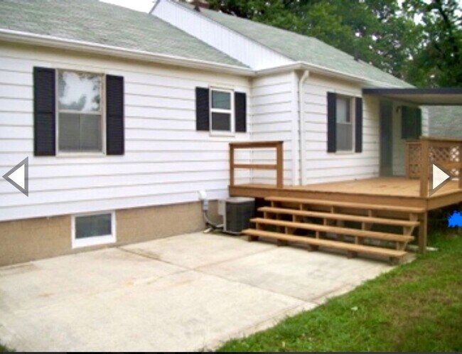 Building Photo - LARGE, 5 BD/2 BA house, near campus!