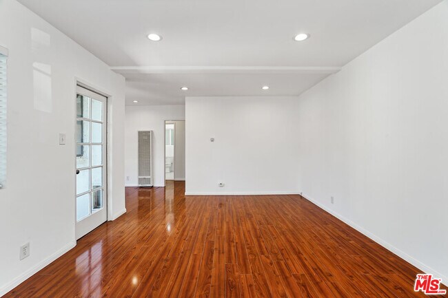 Building Photo - 14417 Magnolia Blvd