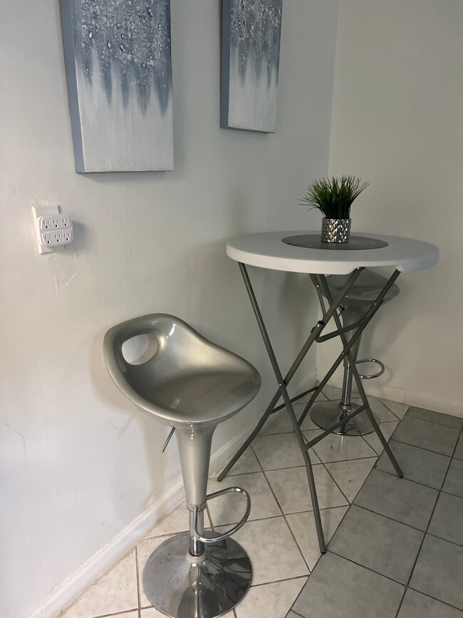 Foto del edificio - 7615 SW 18th St