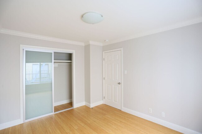 Foto del edificio - OPEN HOUSE:Thurday(4/11)7pm-7:20pm  Top fl...