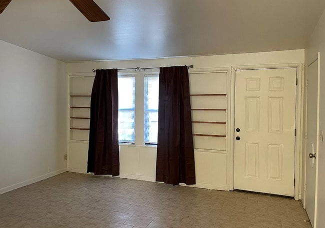 Building Photo - Coming soon with more pictures!! 4 bed/ 2 ...