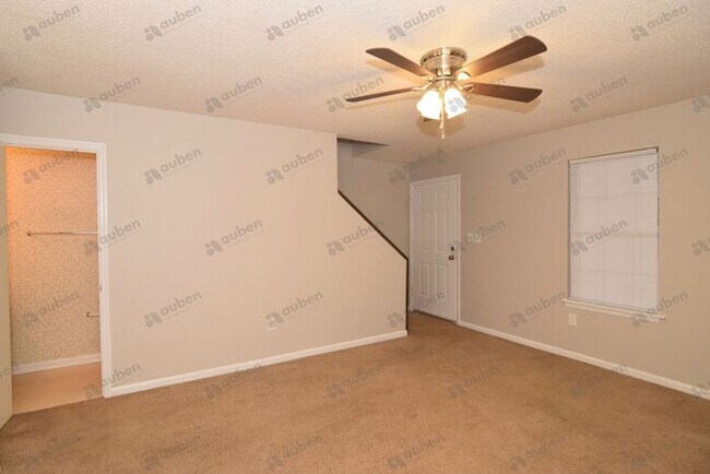 Building Photo - Nice 2 Bed/1.5 Bath North Augusta Townhome