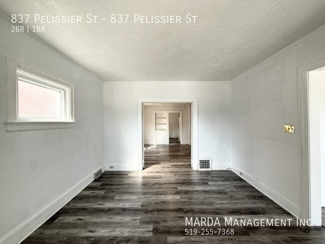 Building Photo - CHARMING 2 BED/1 BATH MAIN FLOOR UNIT DOWNTOWN - ALL INCLUSIVE!