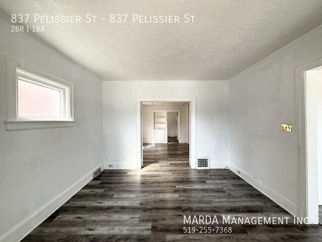 Photo du bâtiment - CHARMING 2 BED/1 BATH MAIN FLOOR UNIT DOWNTOWN - ALL INCLUSIVE!