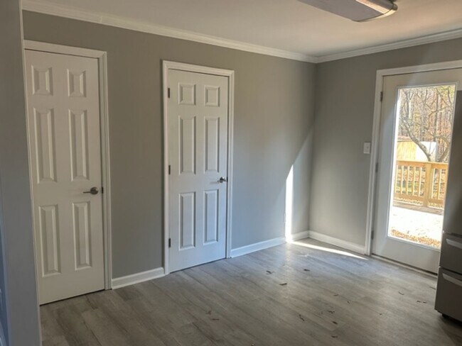 Building Photo - Beautiful and Newly Remodeled.